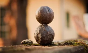 Изображение круглых камней стоящих друг на друге
