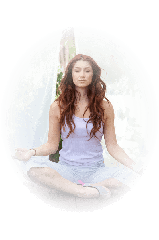 изображение девушки в позе медитации