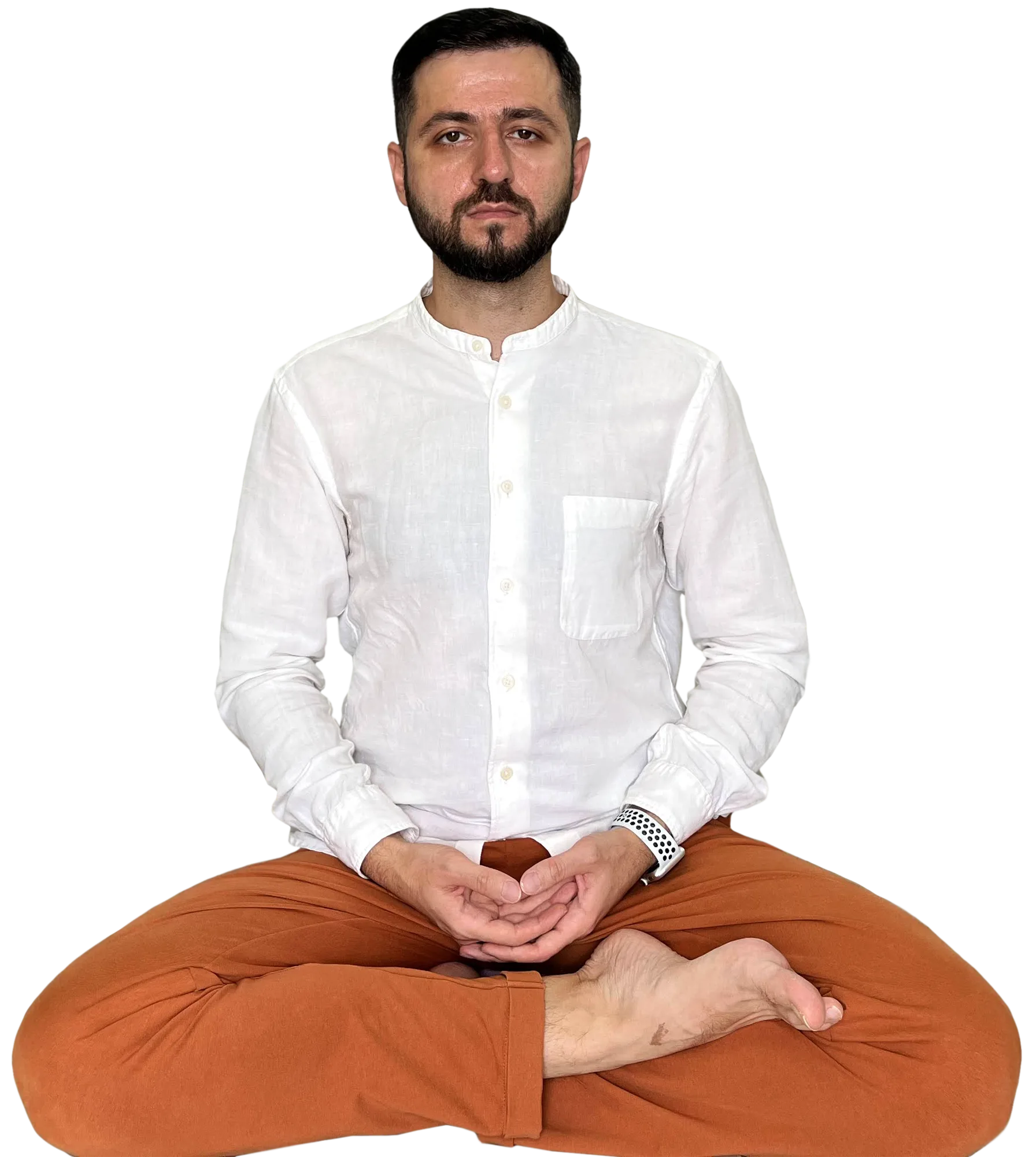 На фото Дмитрий Агаронян в позе для медитации